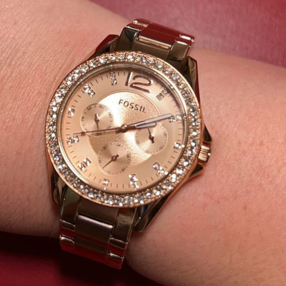FOSSIL Women's Rose Gold Watch - Picture 7 of 7